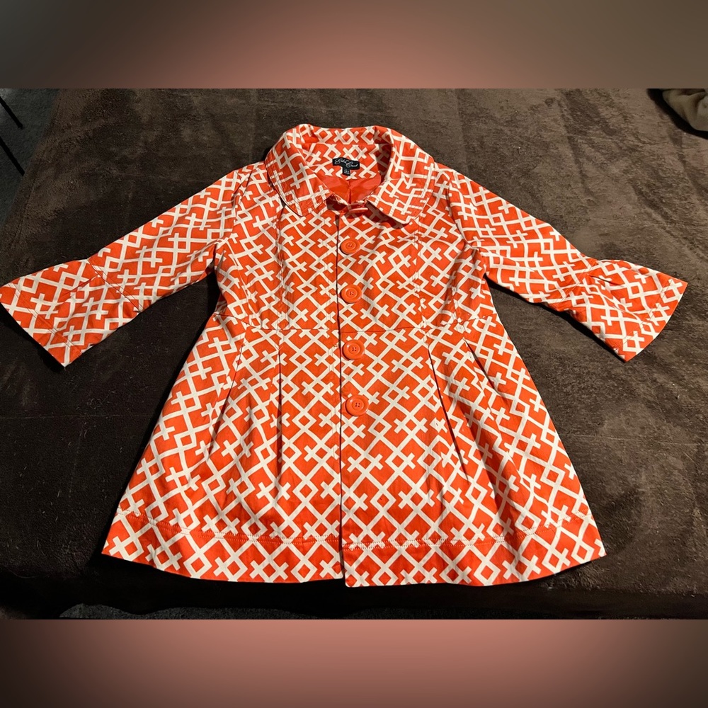 Light weight, bell sleeve office jacket/blazer